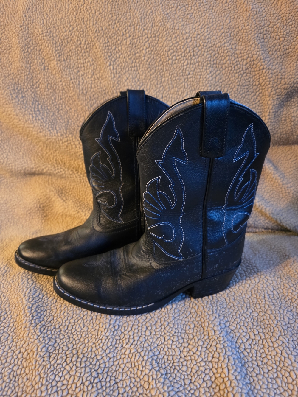 Kids Black Western Cowboy Boots with Stitch Detail Size 2.5